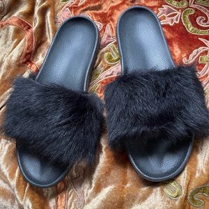 UGG ROYALE FURRY SLIDE